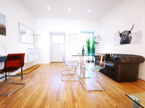 INVAL by ROCKCHAIR Apartments l SUPERHOST Status l 2 Bedrooms Boxspringbeds 2 Bathrooms in City Center "Mitte" - Cozy Maisonette Family & Business Flair welcomes you! photo 11