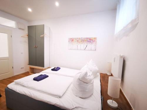 INVAL by ROCKCHAIR Apartments l SUPERHOST Status l 2 Bedrooms Boxspringbeds 2 Bathrooms in City Center "Mitte" - Cozy Maisonette Family & Business Flair welcomes you! photo 14