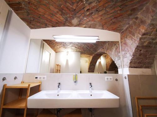 INVAL by ROCKCHAIR Apartments l SUPERHOST Status l 2 Bedrooms Boxspringbeds 2 Bathrooms in City Center "Mitte" - Cozy Maisonette Family & Business Flair welcomes you! photo 18