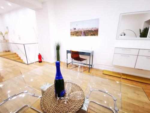 INVAL by ROCKCHAIR Apartments l SUPERHOST Status l 2 Bedrooms Boxspringbeds 2 Bathrooms in City Center "Mitte" - Cozy Maisonette Family & Business Flair welcomes you! photo 4