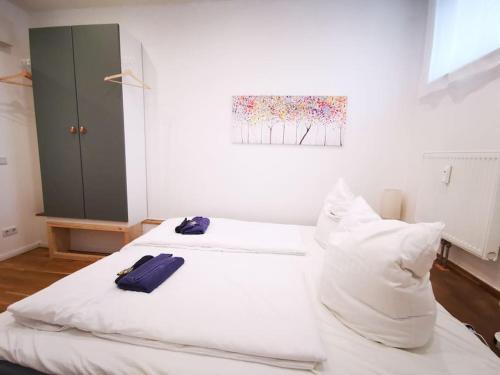 INVAL by ROCKCHAIR Apartments l SUPERHOST Status l 2 Bedrooms Boxspringbeds 2 Bathrooms in City Center "Mitte" - Cozy Maisonette Family & Business Flair welcomes you! photo 24