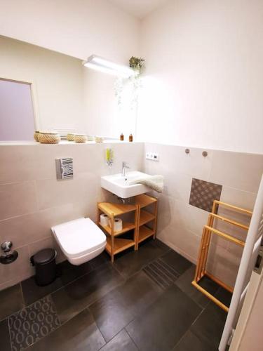 INVAL by ROCKCHAIR Apartments l SUPERHOST Status l 2 Bedrooms Boxspringbeds 2 Bathrooms in City Center "Mitte" - Cozy Maisonette Family & Business Flair welcomes you! photo 25