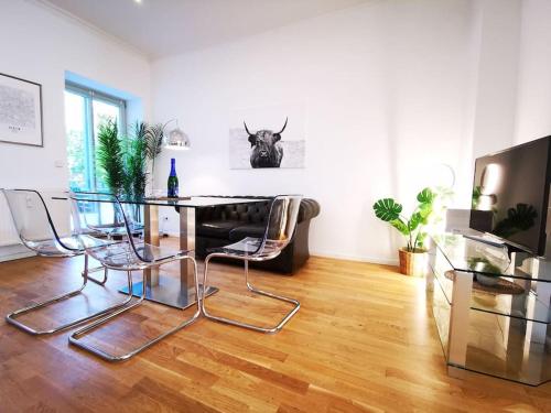 INVAL by ROCKCHAIR Apartments l SUPERHOST Status l 2 Bedrooms Boxspringbeds 2 Bathrooms in City Center "Mitte" - Cozy Maisonette Family & Business Flair welcomes you! photo 5