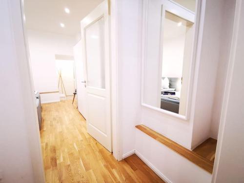 INVAL by ROCKCHAIR Apartments l SUPERHOST Status l 2 Bedrooms Boxspringbeds 2 Bathrooms in City Center "Mitte" - Cozy Maisonette Family & Business Flair welcomes you! photo 35