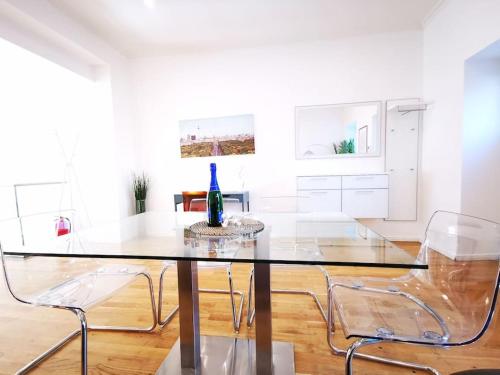 INVAL by ROCKCHAIR Apartments l SUPERHOST Status l 2 Bedrooms Boxspringbeds 2 Bathrooms in City Center "Mitte" - Cozy Maisonette Family & Business Flair welcomes you! photo 46