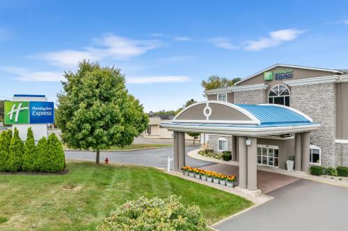 a view of a hospital building with a sign at Holiday Inn Express Hartford-Newington by IHG in Newington