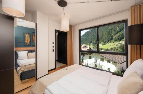 Postel nebo postele na pokoji v ubytování Atemberaubendes und charismatisches Luxus-Apartment in der Residenz Silvretta - Inklusive Silvretta Card Premium