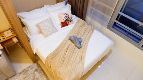 New Cozy Condo in Eastwood