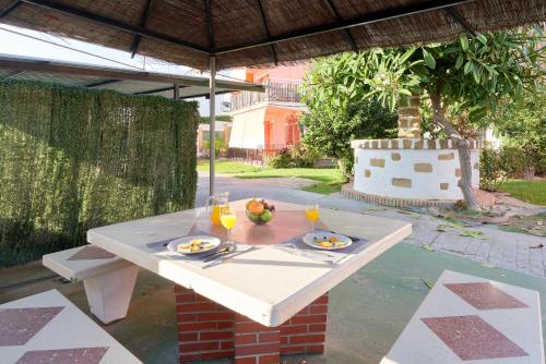a white table with two plates of food on it at ARCoIRIS in Málaga