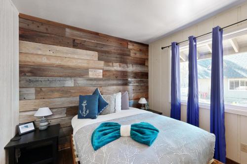 Ein Bett oder Betten in einem Zimmer der Unterkunft Tahoe Twilight