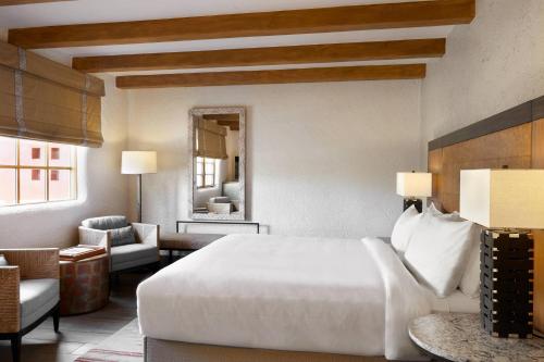 Voodi või voodid majutusasutuse JW Marriott Scottsdale Camelback Inn Resort & Spa toas