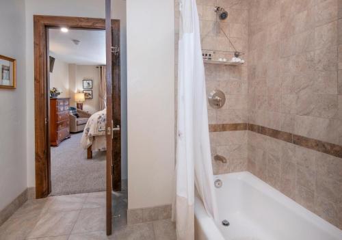 Koupelna v ubytování Ascent Residence 207