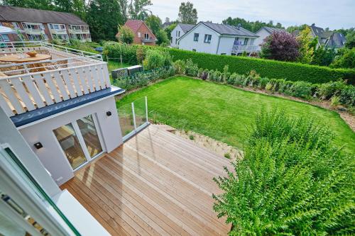 an aerial view of a garden on a house at Lykke Hus - Wohnung Fridas Ausblick OG in Timmendorfer Strand