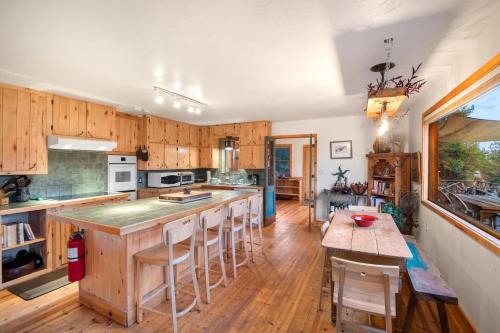 Kuchyň nebo kuchyňský kout v ubytování Sunnyside Cabin - Creede