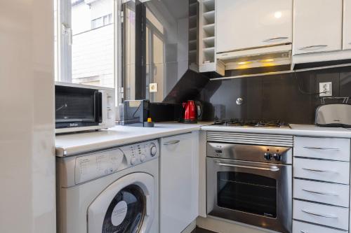 Chiado Center 1BDR Flat by LovelyStay