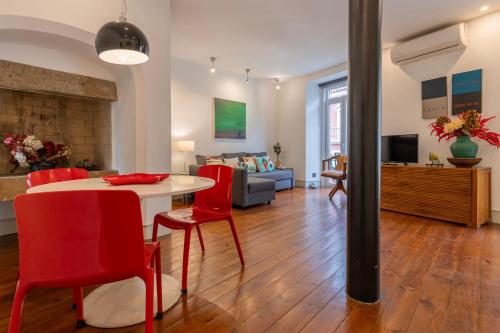 Chiado Center 1BDR Flat by LovelyStay