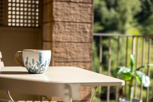 a coffee cup sitting on top of a table at Vistas PRECIOSAS Al Valle De Arinsal - 6PAX- A Pie De Pistas & ESQUÍ - Free Parking l by BonesVacances in Arinsal
