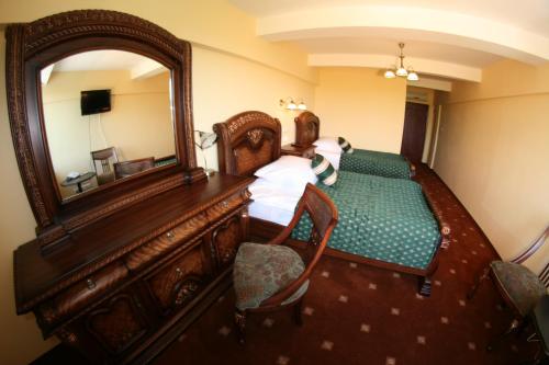 an overhead view of a bedroom with a bed and a mirror at Daisy Superior in Kraków