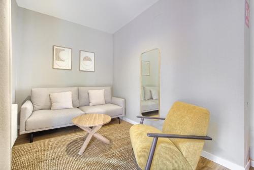 Χώρος καθιστικού στο Dobo Madrid Justicia