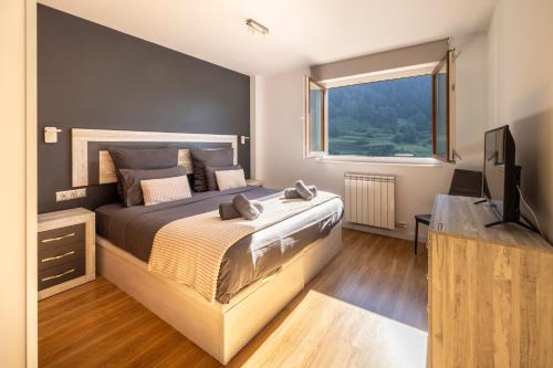 Postel nebo postele na pokoji v ubytování Terraza con Increibles Vistas Para 6 adultos y 2 extra niño - 3 habitaciones - 2 baños - ARINSAL - FREE PARKING l by BonesVacances