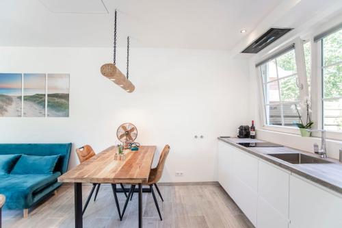 Kuchyň nebo kuchyňský kout v ubytování Good Vibes Romantic Studio incl free private parking