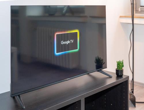 a flat screen tv sitting on top of a table at Stilvolles Apartment im Essener Stadtkern in Essen