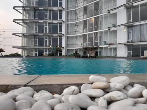 Kolam renang di atau dekat dengan Nature INN Majestic Point Serpong