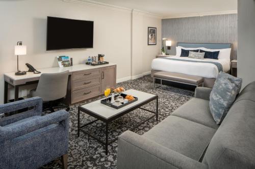 Ένα ή περισσότερα κρεβάτια σε δωμάτιο στο Four Points by Sheraton French Quarter