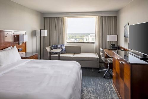 Ένα ή περισσότερα κρεβάτια σε δωμάτιο στο Richmond Marriott
