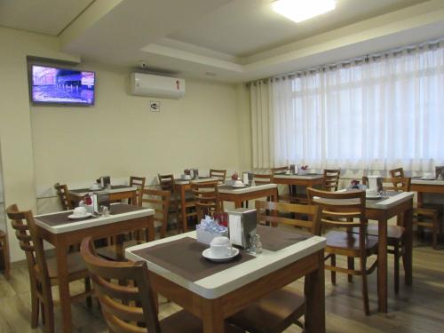 Ein Restaurant oder anderes Speiselokal in der Unterkunft Hotel Urbis a 10 minutos Rua 25 de Março, Brás,Bom Retiro,a 2 minutos do Mirante Sampa Sky 