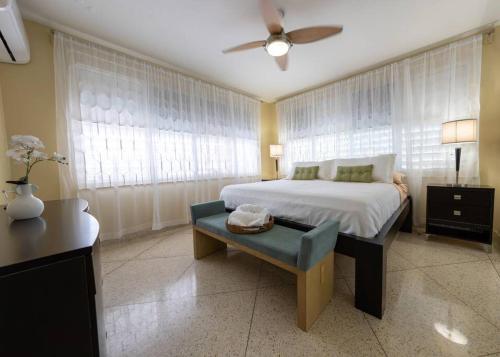 a bedroom with a bed and a ceiling fan at Hacienda Cumbre Bella in Ciales