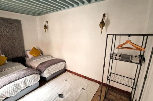 Ένα ή περισσότερα κρεβάτια σε δωμάτιο στο Entire Private House in Fez Medina!