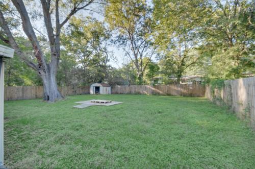 Κήπος έξω από το Pet-Friendly Jackson Home with Large Fenced Yard!