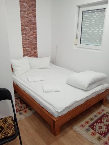 a bed in a room with a window at Casa Hermina in Sovata