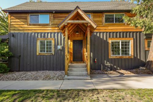 a home with a wooden house at Shasta View Lodge in McCloud