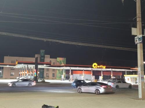 a gas station with cars parked in a parking lot at Apartmento amueblado in Mendoza