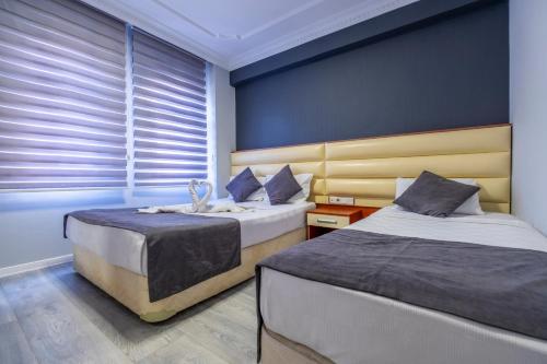 Ένα ή περισσότερα κρεβάτια σε δωμάτιο στο Deluxe Ersoy Hotel