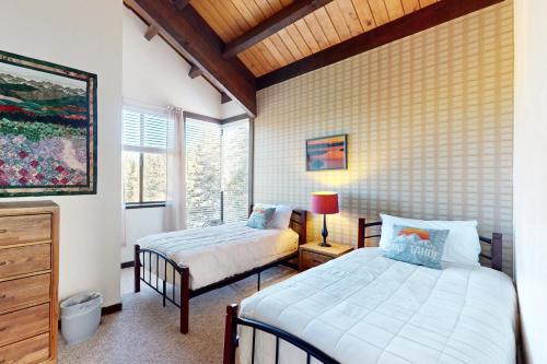 a bedroom with two beds and a window at Chalet Court Manor in Zephyr Cove