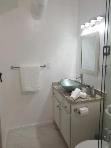 Ένα μπάνιο στο Woodland Apartments