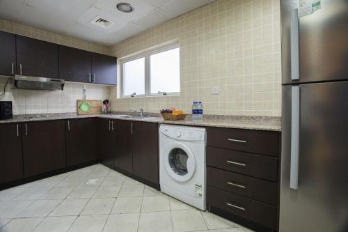 Kuchyň nebo kuchyňský kout v ubytování Executive Suite Room in Barsha 1 Near MOE Metro