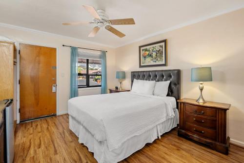 a bedroom with a bed and a ceiling fan at Peach Tree Inn in San Luis Obispo