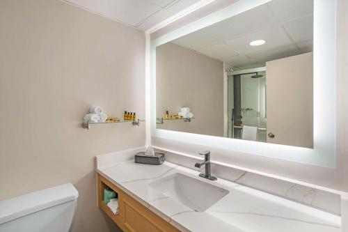 Ванная комната в Best Western Plus Heritage Rail Inn & Suites