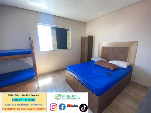 a bedroom with a bed with blue sheets and a window at Cabo Frio - Jardim Caiçara - Aluguel Econômico in Cabo Frio