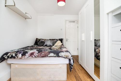 a bedroom with a bed and a closet at Comfortable New Refurbished Bedroom in London