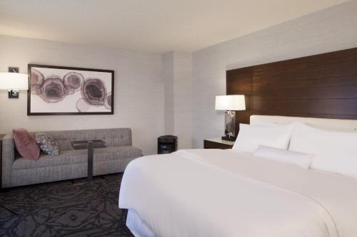 Ein Bett oder Betten in einem Zimmer der Unterkunft The Westin Princeton at Forrestal Village