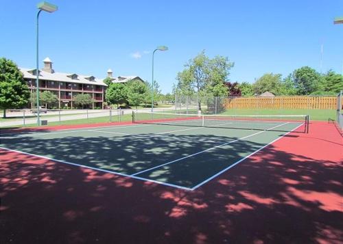 Εγκαταστάσεις για τένις ή/και σκουός στο Fairway Heights condo ή εκεί κοντά