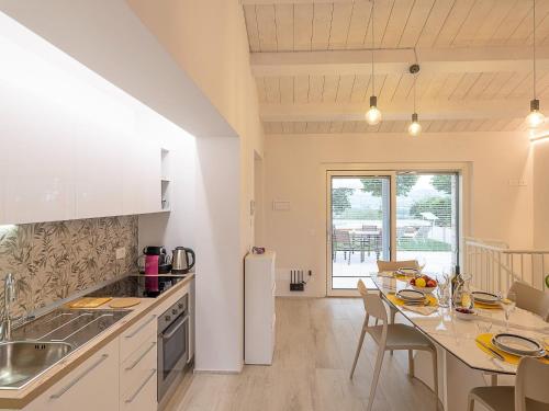 Dapur atau dapur kecil di Apartment in Marche near Adriatic Coast