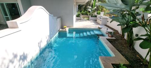 Πισίνα στο ή κοντά στο Four Letter Word - 3BHK Private Pool Villa, North Goa