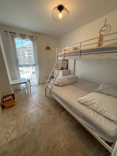 Posteľ alebo postele v izbe v ubytovaní Appartement T3 dans maison neuve 7 couchages