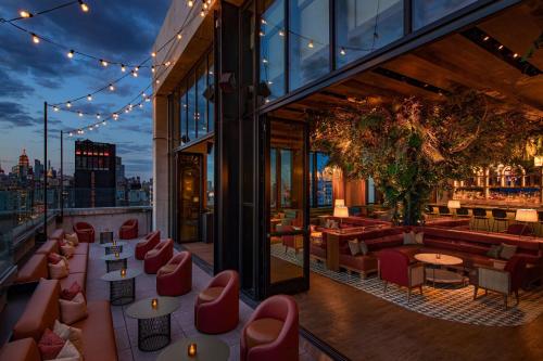 Εστιατόριο ή άλλο μέρος για φαγητό στο Moxy NYC Lower East Side